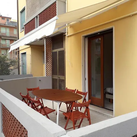 A 3 Passi Dal Mare Apartment *